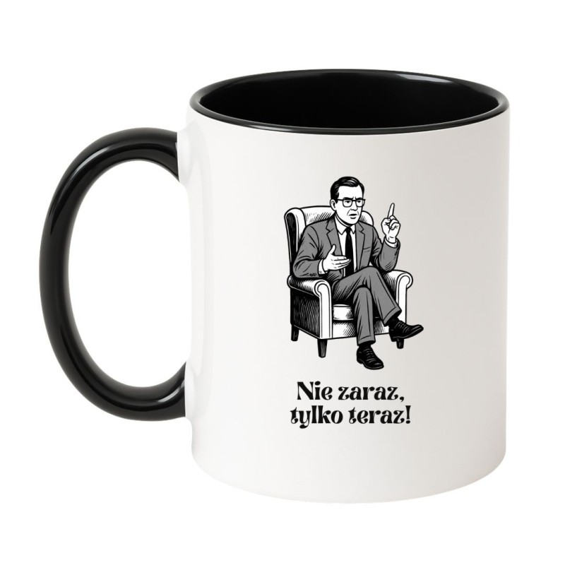Kubek biało-czarny 330 ml z motywem mężczyzny w fotelu – idealny do biura