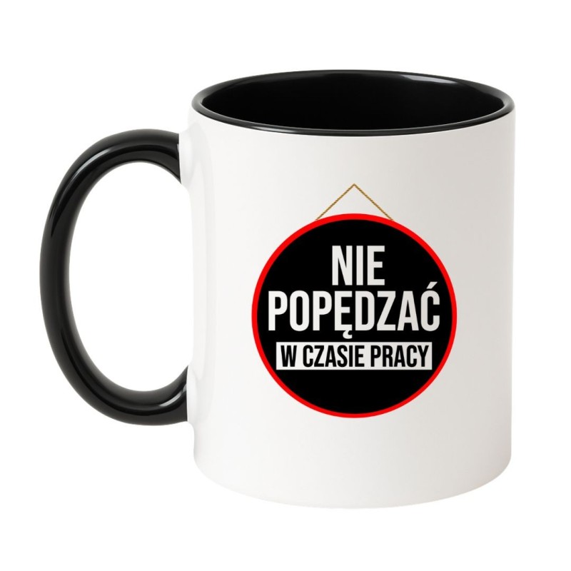 Kubek biało-czarny 330 ml z grafiką i śmiesznym napisem o pracy – sprawdź bestseller