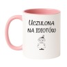 Kubek klasyczny biało-różowy 330 ml ze śmieszną grafiką – kubek biało-różowy 330 ml nadruk, śmieszny kubek na prezent