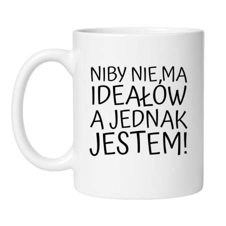 śmieszny kubek z napisem niby nie ma ideałów a jednak jestem
