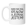 śmieszny kubek z napisem niby nie ma ideałów a jednak jestem