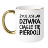 KUBEK "ŻYCIE JEST JAK DZIWKA CIĄGLE SIĘ PIERDOLI" BIAŁO-ZŁOTY