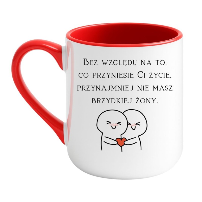 Śmieszny kubek z napisem „Bez względu na to, co przyniesie Ci życie, przynajmniej nie masz brzydkiej żony”