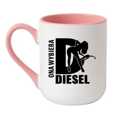 Kubek motoryzacyjny grafiką kobiety i napisem ONA WYBIERA DIESEL