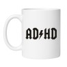 biały kubek z czarną typografią ADHD