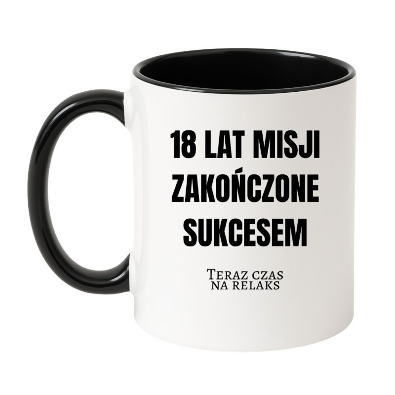 biały kubek z napisem na 18 urodziny