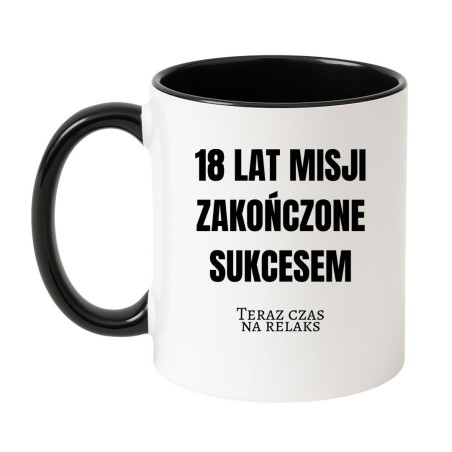 biały kubek z napisem na 18 urodziny