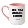Śmieszny kubek dla rodzica 18-latka „18 lat misji zakończone sukcesem”