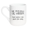 Śmieszny kubek z napisem "Nie przejmuj się wiekiem" na prezent urodzinowy