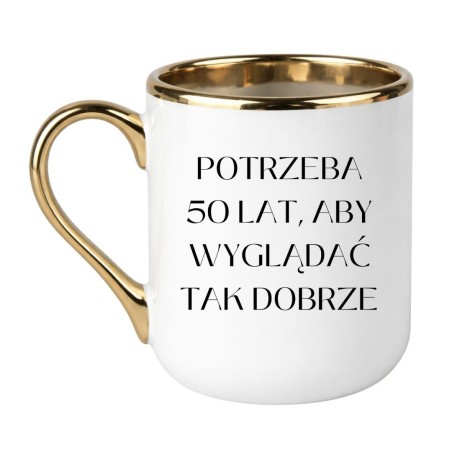 Śmieszny kubek na prezent na pięćdziesiątkę z prostym typograficznym projektem