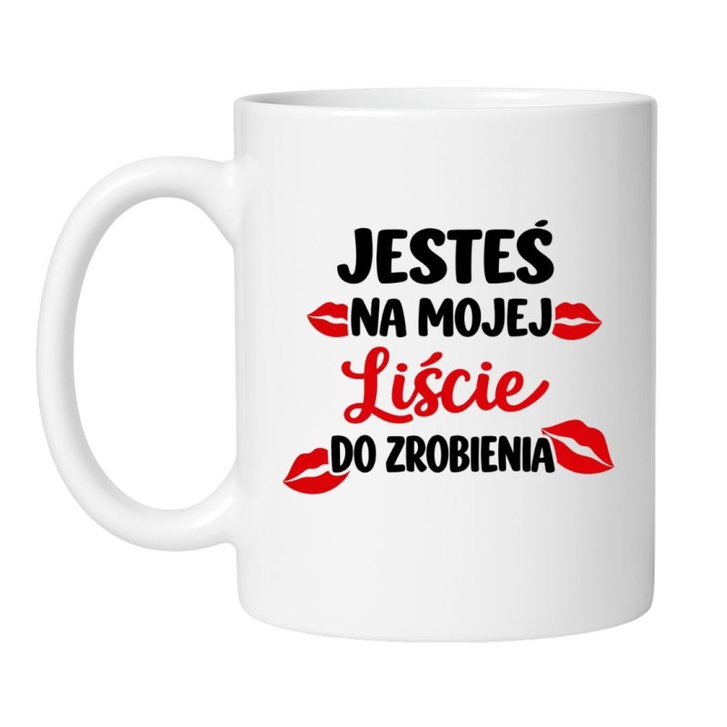 Biały kubek z napisem Jesteś na mojej liście do zrobienia i czerwonymi ustami