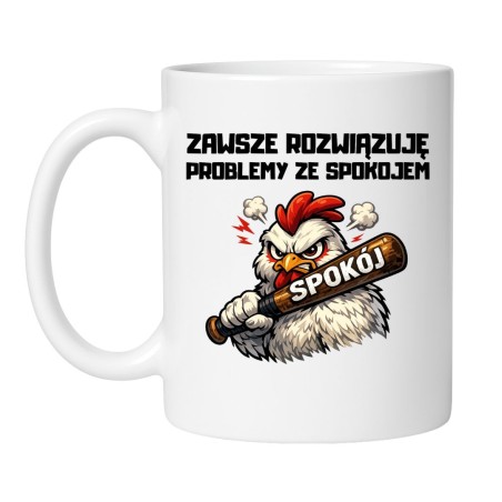 Kubek z napisem Zawsze rozwiązuję problemy ze spokojem i grafiką kury z kijem