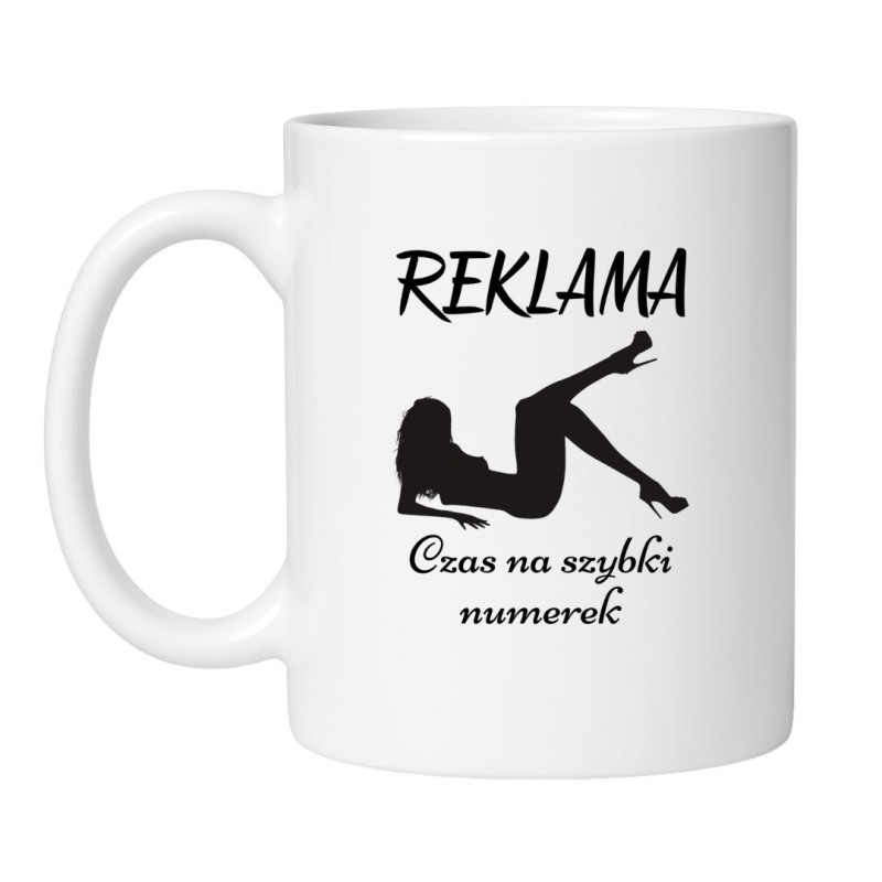 Kubek z napisem „Reklama – czas na szybki numerek” i grafiką kobiety