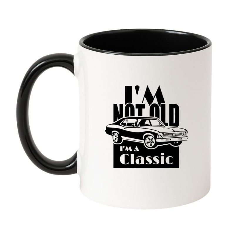 Kubek biało-czarny 330 ml z hasłem „I’m not old, I’m a classic” w stylu motoryzacyjnym.