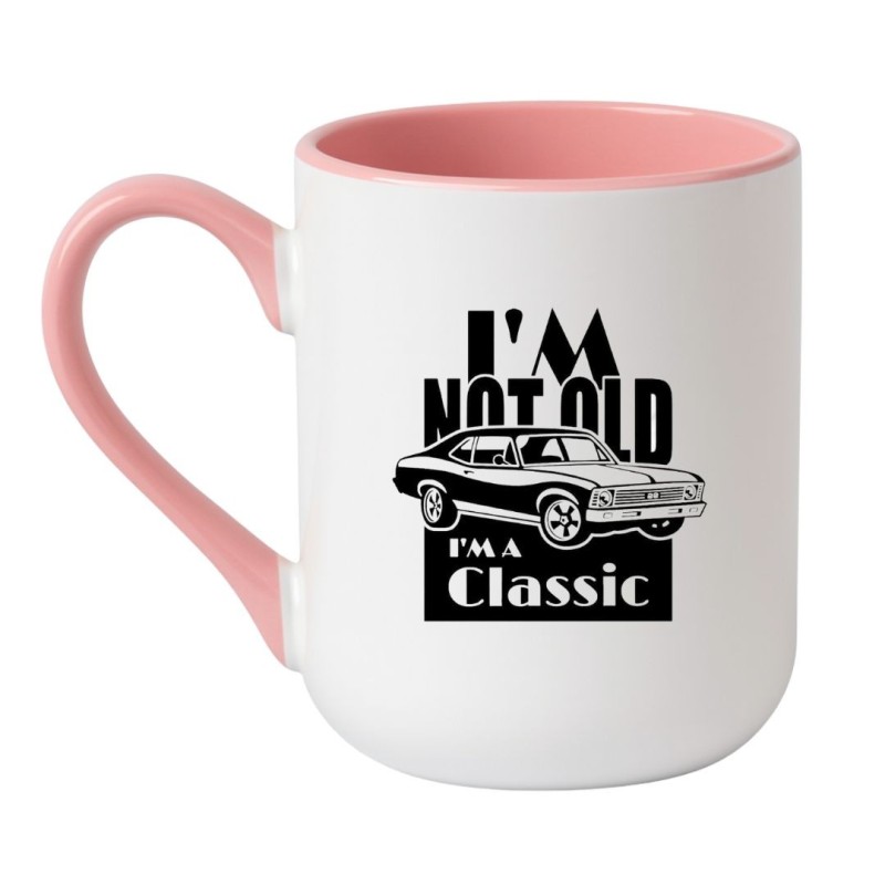 Elegancki kubek biało-różowy 330 ml z nadrukiem „I’m not old, I’m a classic” jako prezent z humorem.