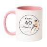 Kubek biało-różowy 330 ml z ilustracją na 40-tkę – zabawny prezent dla kobiety, must-have dla fanek kawy.