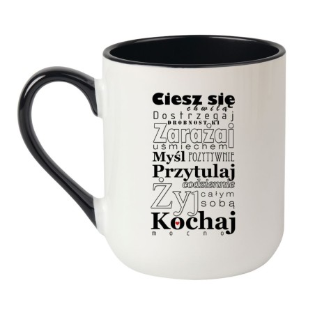 Kubek elegancki biało-czarny 330 ml z motywem tekstowym – prezent dla bliskich